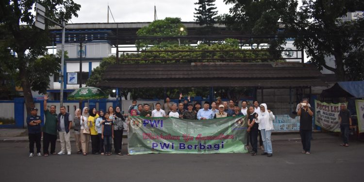 PWI Berbagi Ramadan 1447 H, 400 Paket Takjil Disalurkan ke Warga