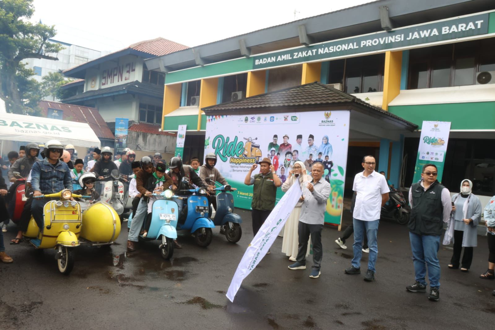 Ride of Happiness: 100 Anak Yatim Rasakan Bahagia Belanja Lebaran Bersama BAZNAS Jabar dan Bank BJB