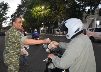 Berbagi di Bulan Suci, PWI Bandung dan Dandim 0618 Tebar Kebaikan untuk Pengendara