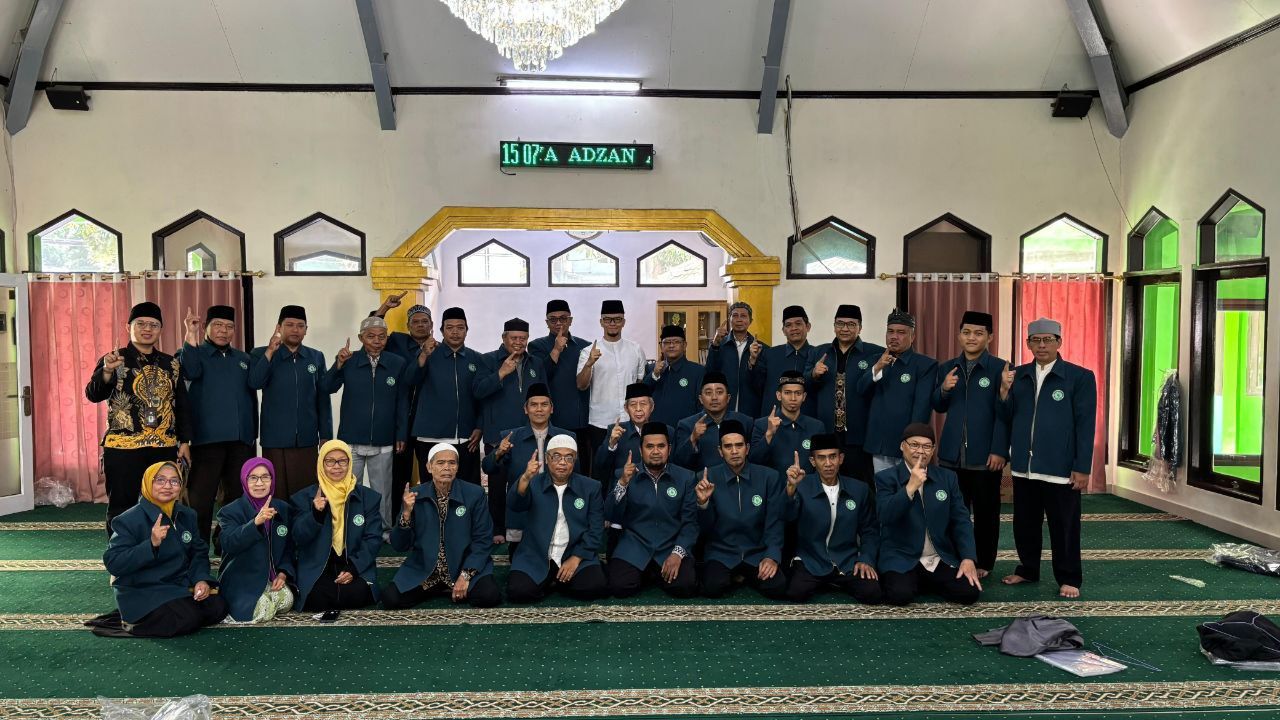 Kang Edwin Serahkan Bantuan Seragam, Dorong Sinergi MUI dan Pemerintah di Bandung Kidul
