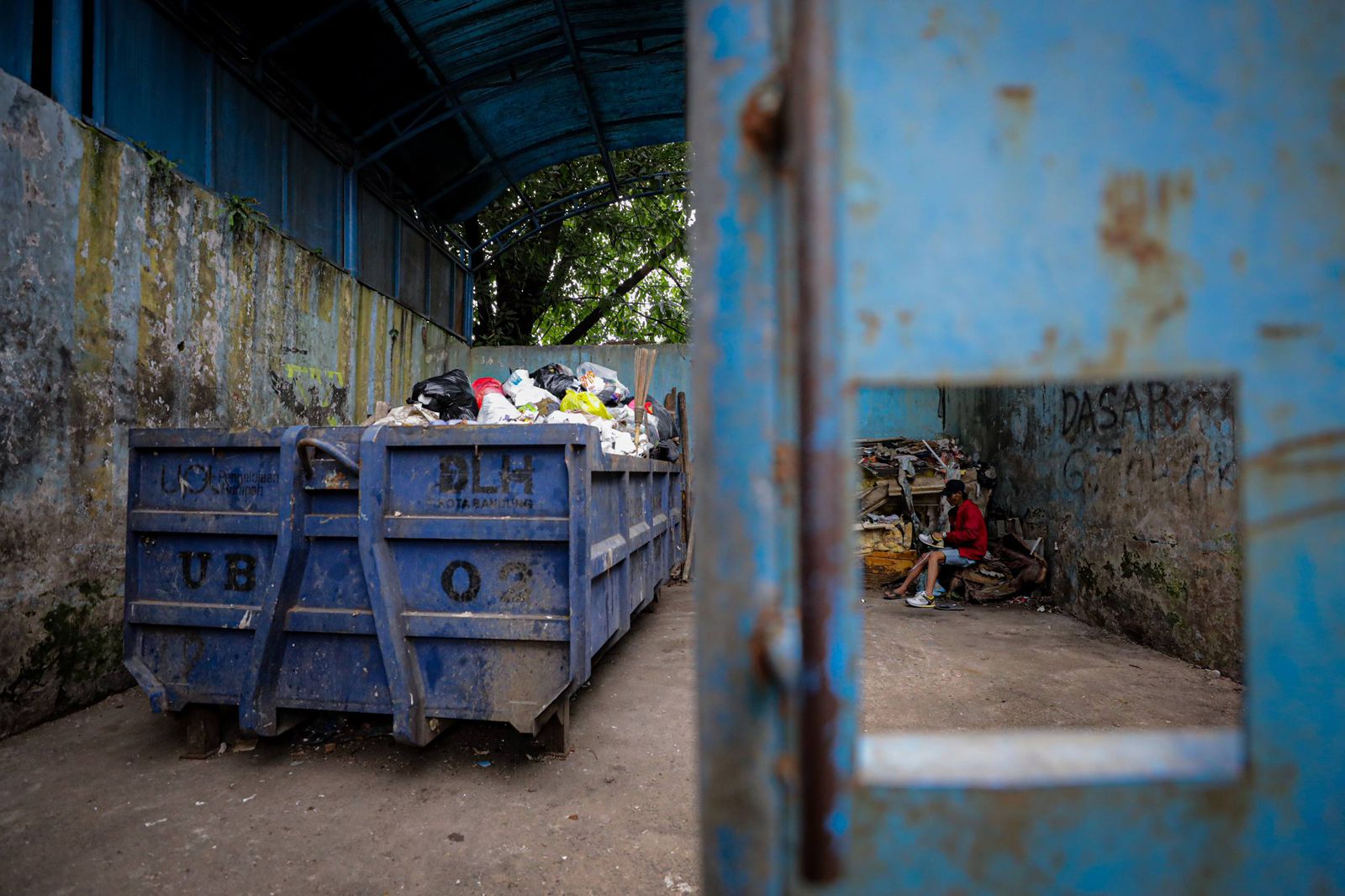 Farhan Instruksikan Camat dan Lurah Siapkan TPS Darurat