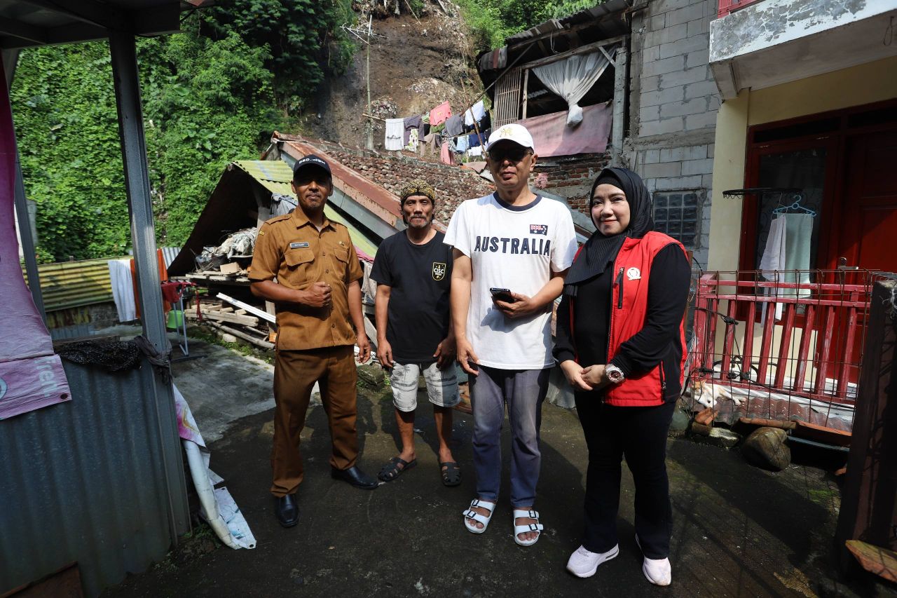 Turun Langsung ke Lokasi Longsor, Nina Fitriana Dorong Mitigasi Serius di Bandung