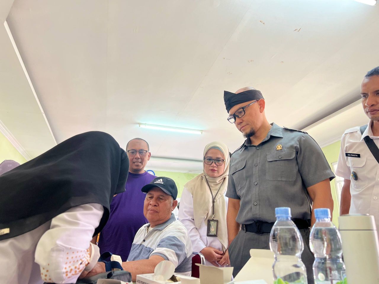 Kembali ke Kampung Lama, Edwin Senjaya Apresiasi Posyandu Manjahlega