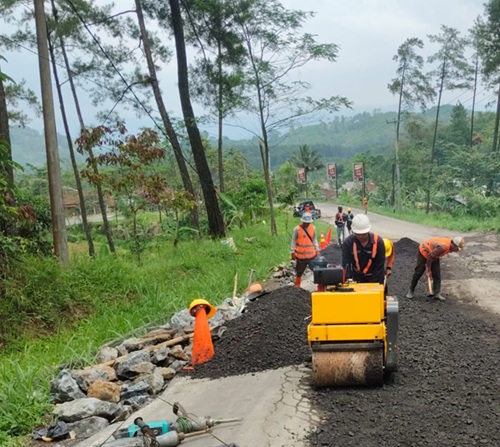 Dikeluhkan Warga, Dinas Bina Marga Jabar Rekontruksi Jalan Baros–Sagaranten