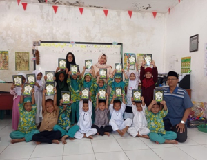 CFA Bagikan Iqro untuk Tekan Buta Aksara Alquran di Sukabumi