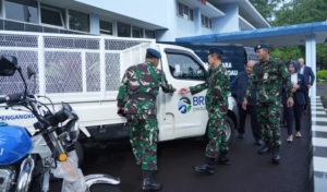 Dukung Kelestarian Lingkungan, BRI Serahkan Mobil Sampah dan Motor Tiga Roda ke Sesko AU