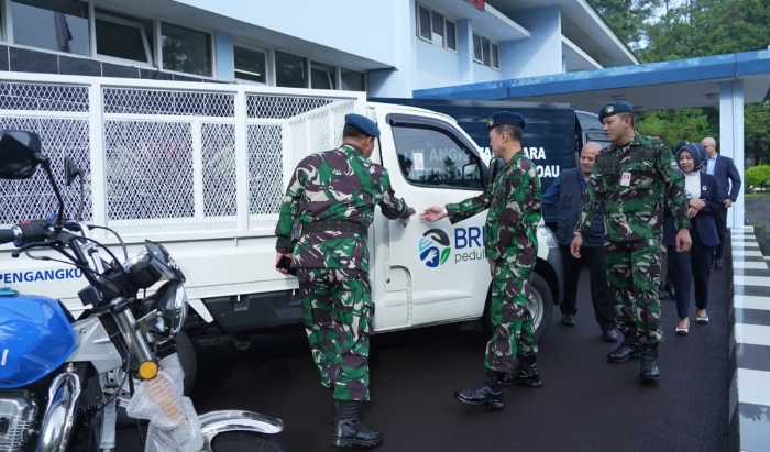 Dukung Kelestarian Lingkungan, BRI Serahkan Mobil Sampah dan Motor Tiga Roda ke Sesko AU