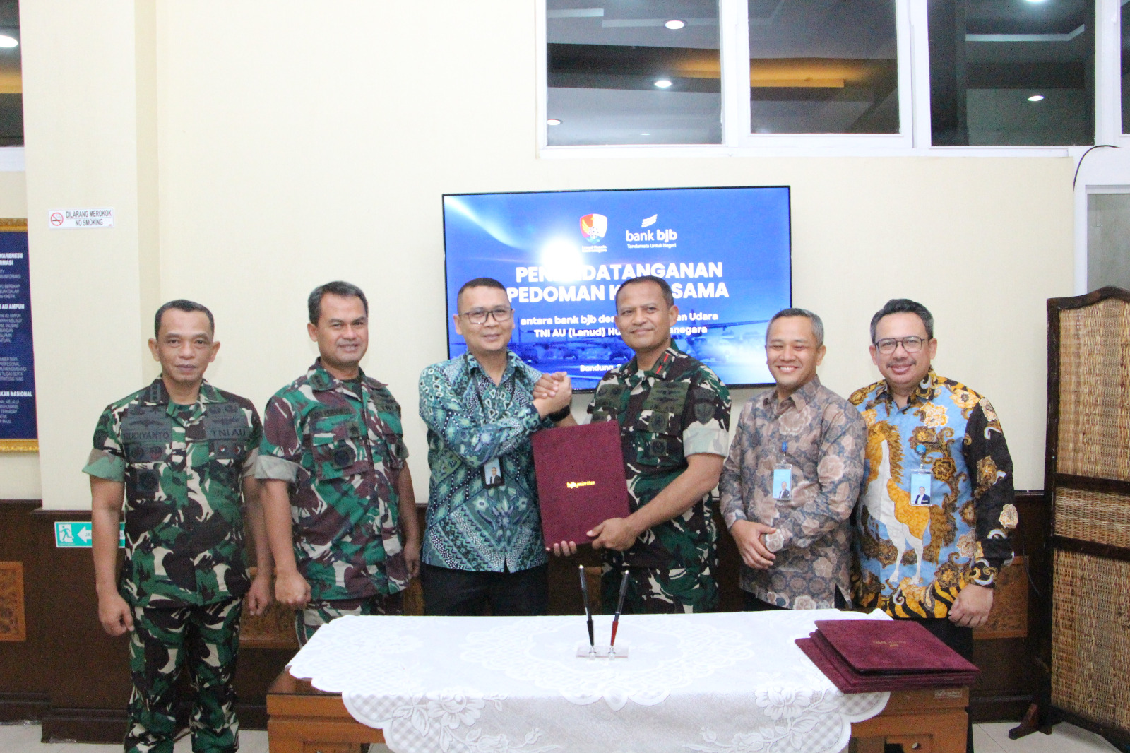 Penguatan Sinergi Institusi, bank bjb dan Lanud Husein Sastranegara Teken Pedoman Kerja Sama