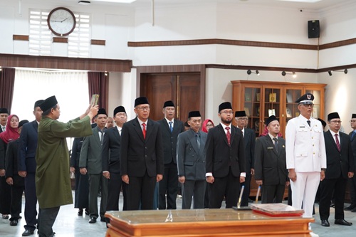 Wali Kota Sukabumi Lantik Pejabat Pemkot Sukabumi, Tegaskan Reformasi Birokrasi Berbasis Kompetensi