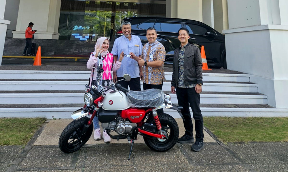 Dorong Transaksi Digital, BRI Bandung Beri Honda Monkey kepada Merchant Terbaik Merchant Lucky Ride 2025