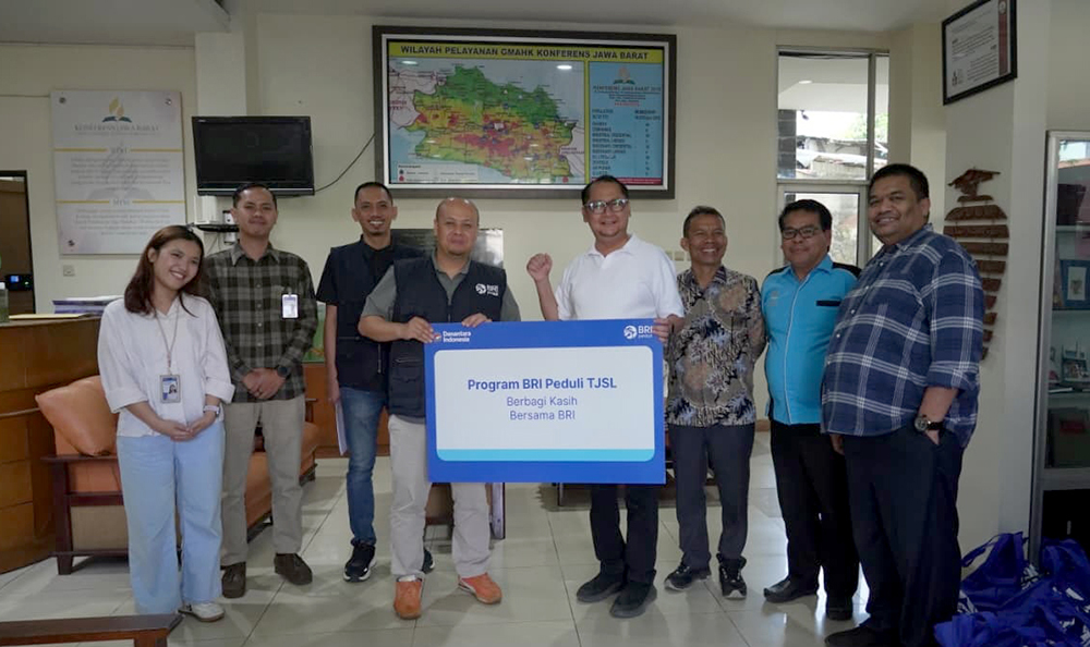 BRI Region 9 Bandung Perkuat Kepedulian Sosial, Salurkan Bantuan ke Dua Gereja