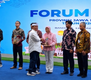 Program Berkelanjutan Berbuah Prestasi, Solusi Bangun Indonesia Masuk Tiga Besar Forum CSR Jabar 2026