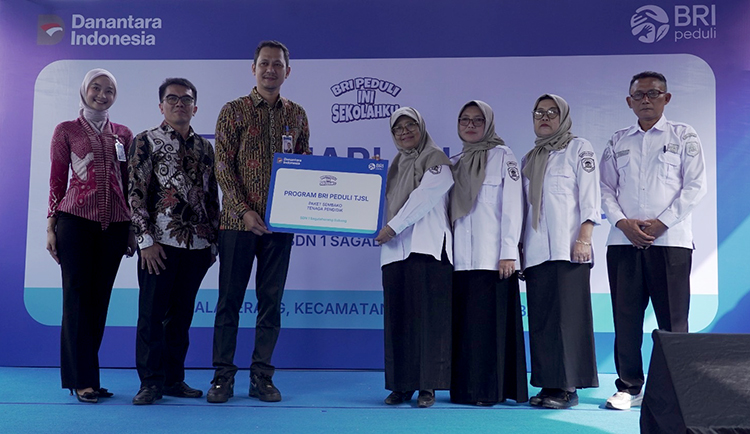 BRI Peduli “Ini Sekolahku” Hadir di Subang, Siswa SD Dapat Bantuan Pendidikan hingga Edukasi Damkar