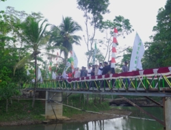 Sedekah Kembalian Belanja Wujudkan Jembatan Permanen di Kabupaten Sukabumi