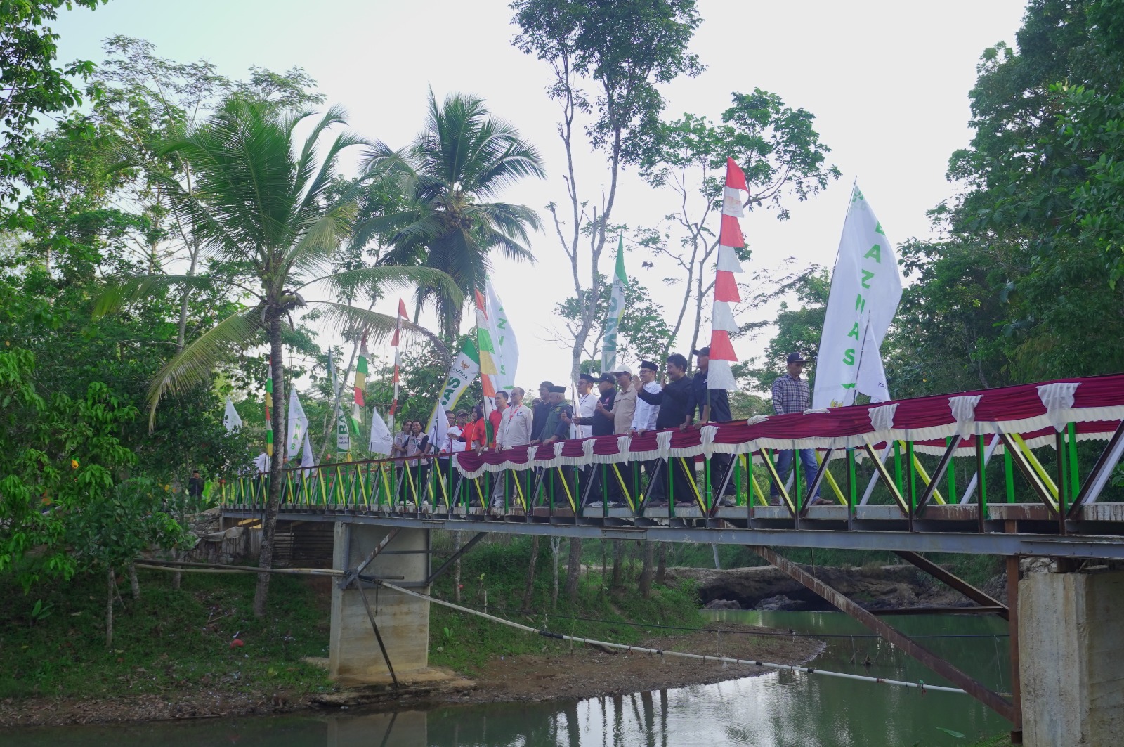 Sedekah Kembalian Belanja Wujudkan Jembatan Permanen di Kabupaten Sukabumi