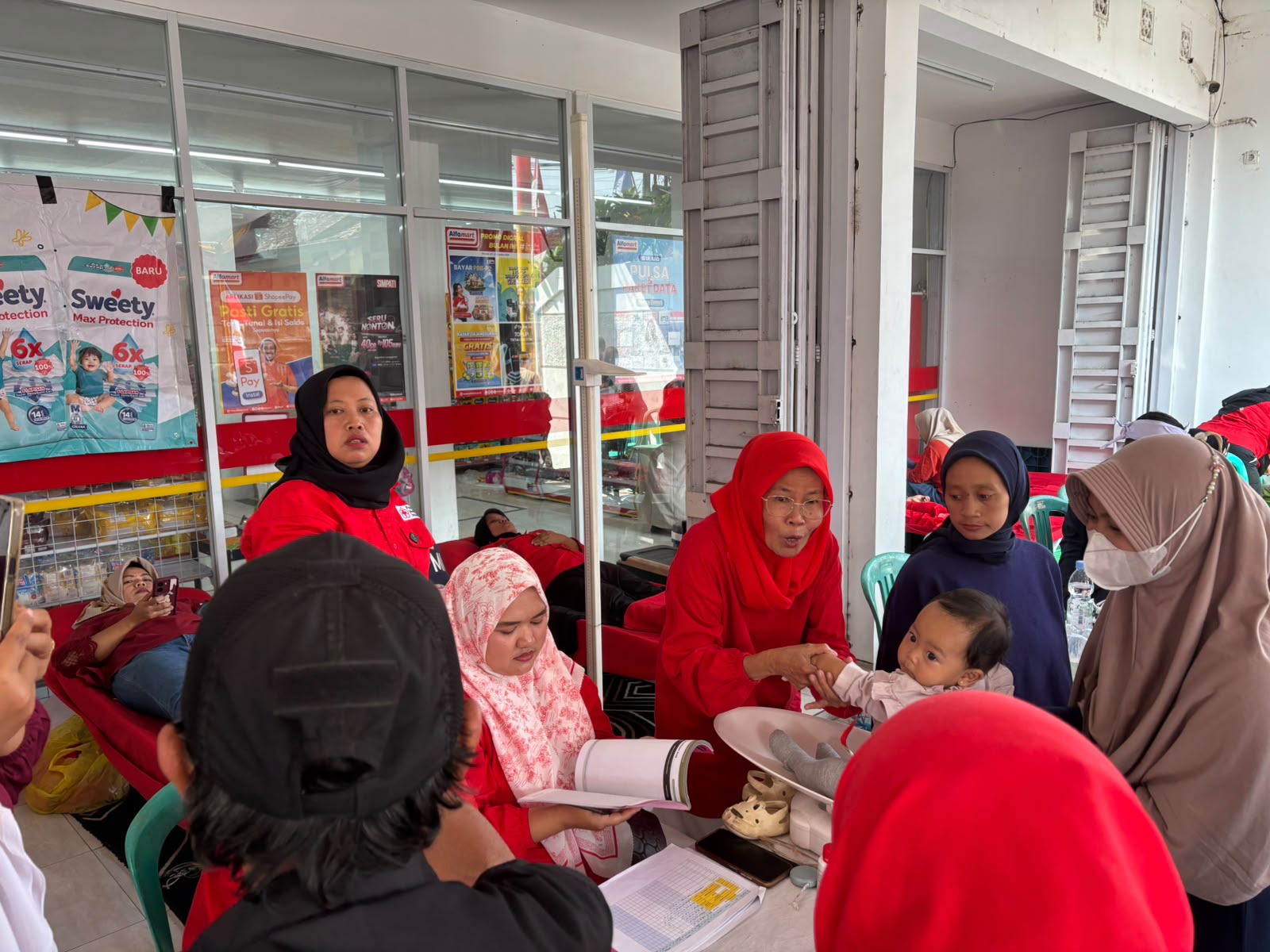 Komitmen Berlanjut, Alfamart dan Sweety Perluas Jangkauan Alfamart Sahabat Posyandu ke 84 Titik di Indonesia