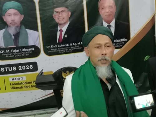 Pondok Pesantren Al-Fath Perkuat Ekonomi Pesantren melalui Budidaya Alpukat AGUS