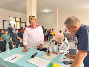 Tangis Isni Usai Kehilangan Suami dan Dua Anak dalam Kebakaran SPBE Cimuning
